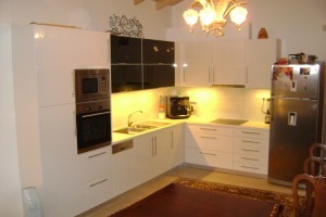 Κουζινα Λευκη μικρη